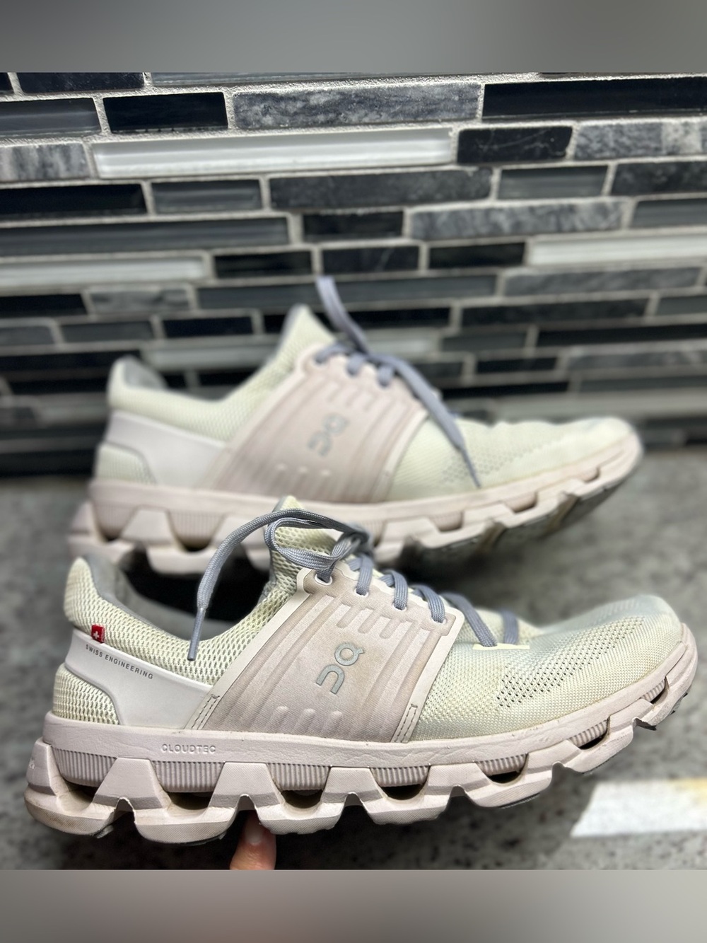 On Running Womens Cloudswift 3 slip on purple/pink/offwhite running shoe size 10